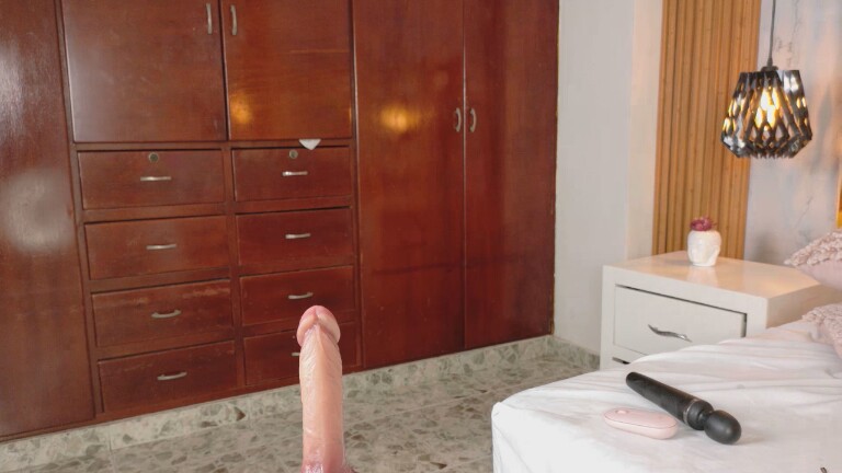 JulieDiamondGB's Streamate show and profile