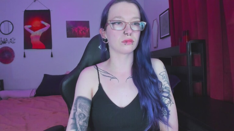 NikkiVill's Streamate show and profile