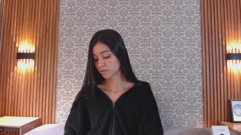 Charlotte_18's Streamate show and profile