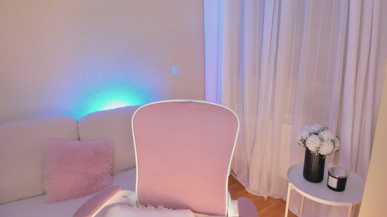 innasantos's Streamate show and profile