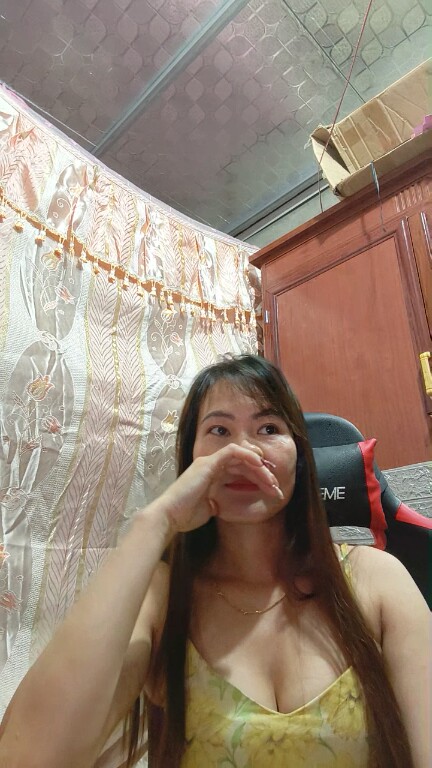 Aly_live's Streamate show and profile