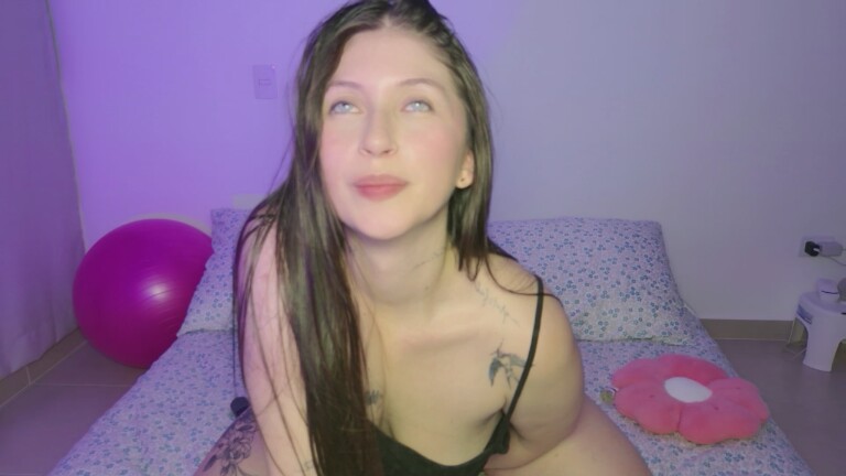 EmmaShaykk's Streamate show and profile