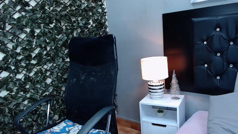 Nina_Bliss's Streamate show and profile