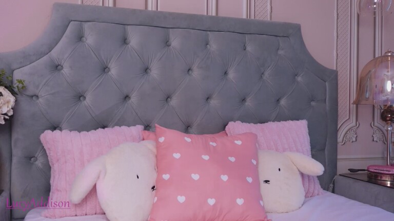 LucyAddison's Streamate show and profile