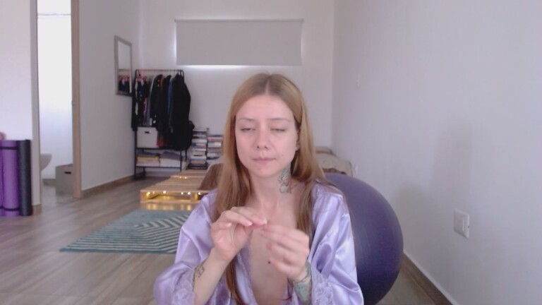 VicktoriaLou's Streamate show and profile