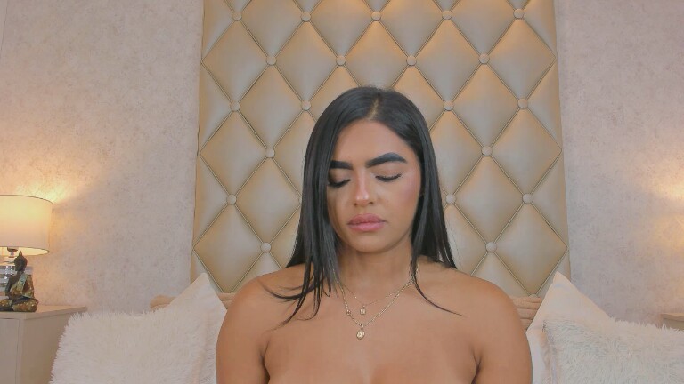 MiaaCaastro's Streamate show and profile