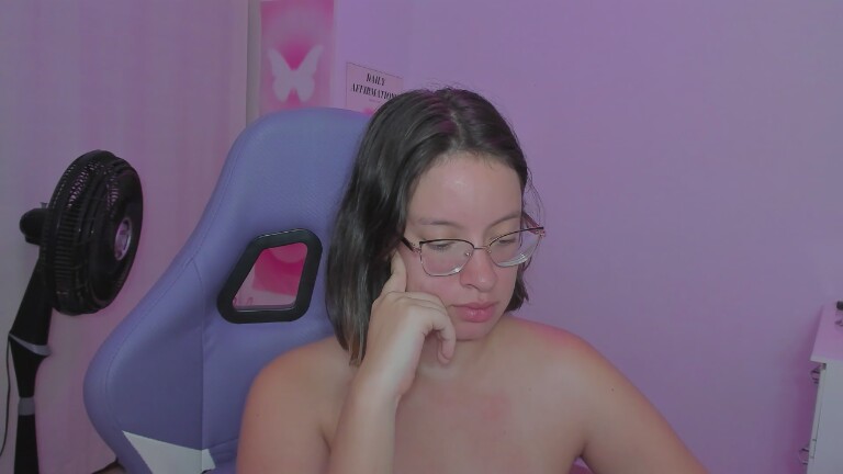 MadeleineMuller's Streamate show and profile