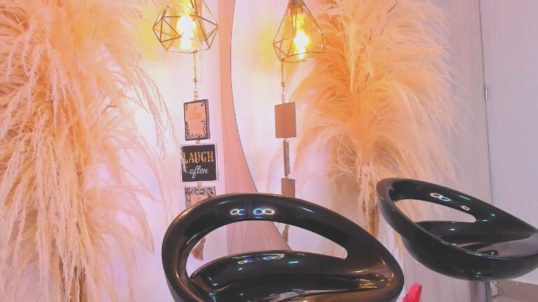 SaraDiesss's Streamate show and profile