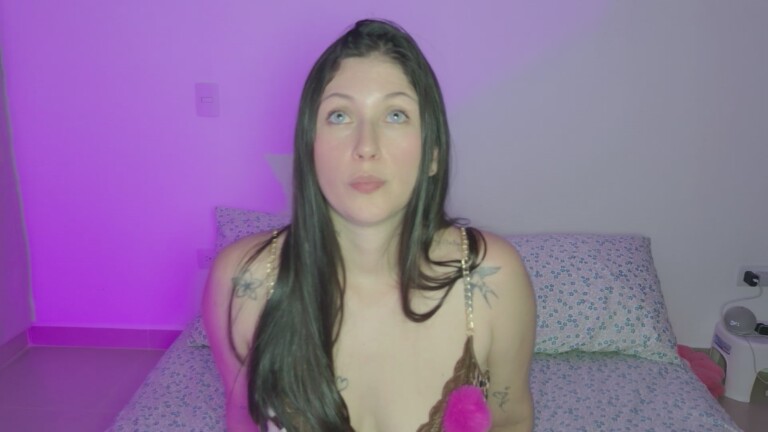 EmmaShaykk's Streamate show and profile