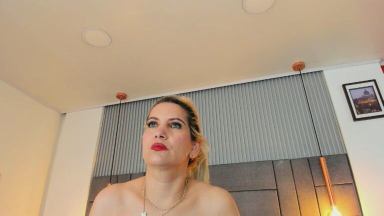 GiuliaAddams's Streamate show and profile