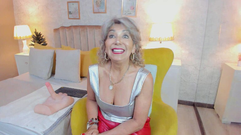 MoulinLamour's Streamate show and profile