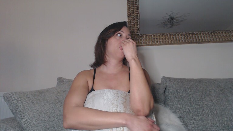 QueenTrick's Streamate show and profile