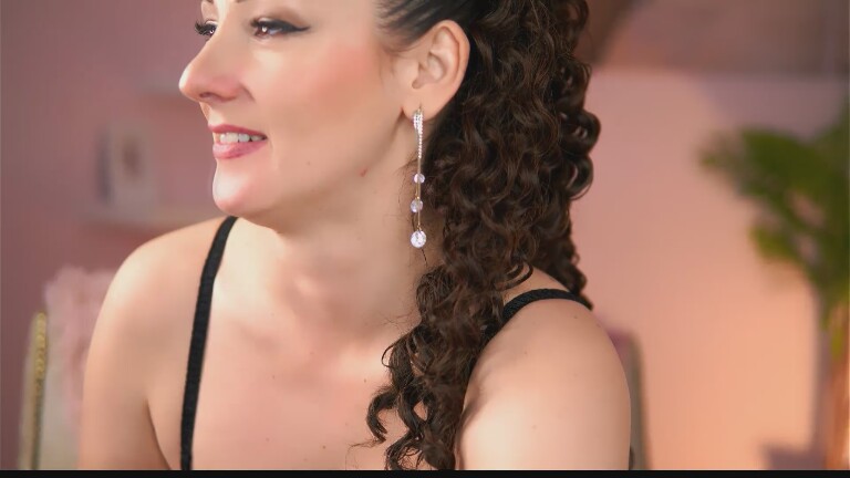 Playful_Issa's Streamate show and profile