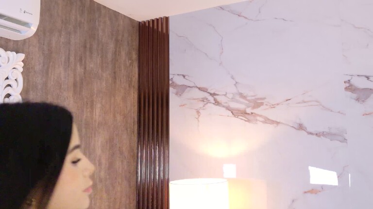 SaraThoompson's Streamate show and profile