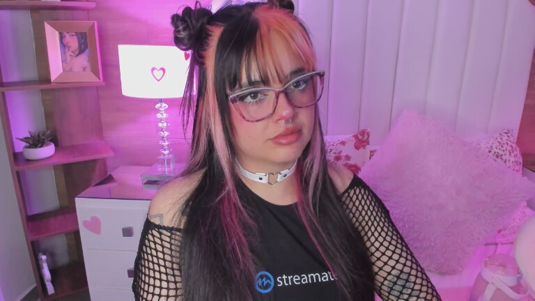 MaddieWaves's Streamate show and profile