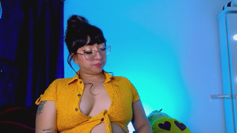 piaf_cute's Streamate show and profile