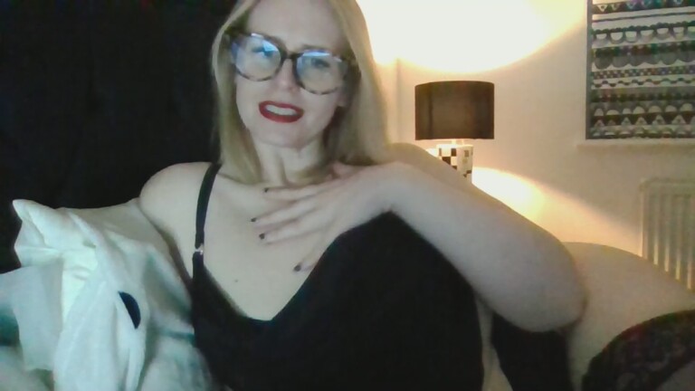 Barefootblondiexx's Streamate show and profile