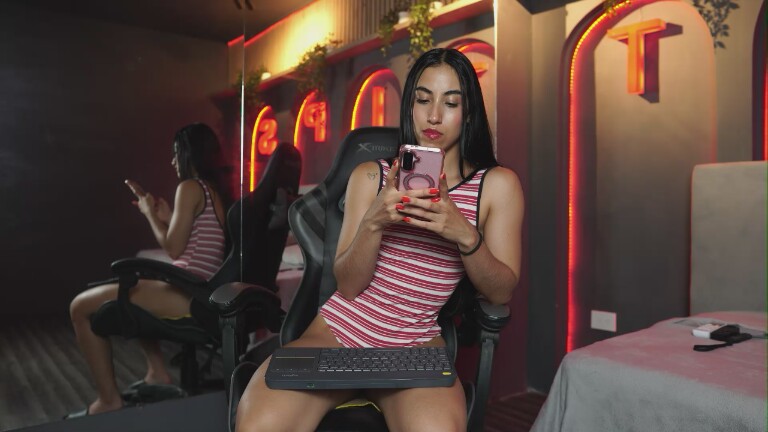 JuliaLaurent's Streamate show and profile