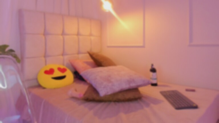 Crystal_W's Streamate show and profile