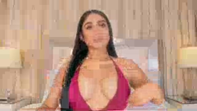 Sara_Hanniston's Streamate show and profile