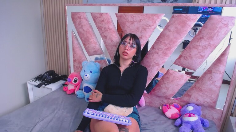 Nina_Ssisy's Streamate show and profile