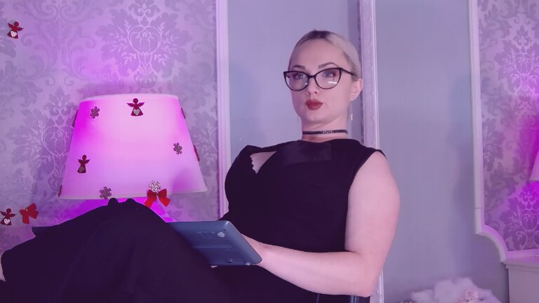 EllianaReese's Streamate show and profile