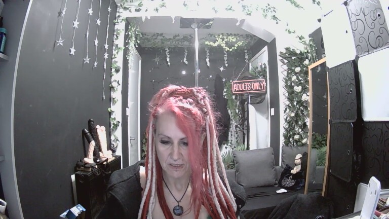 SkySparks's Streamate show and profile