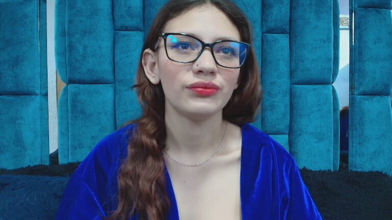 LARICSABLUE's Streamate show and profile