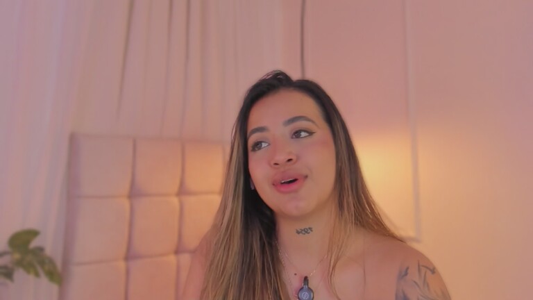 Crystal_W's Streamate show and profile