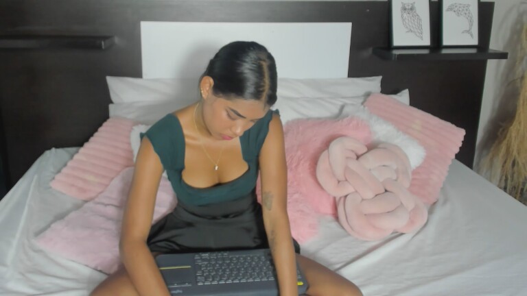 Miaa_stone's Streamate show and profile