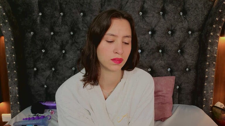 SelenaBraga's Streamate show and profile