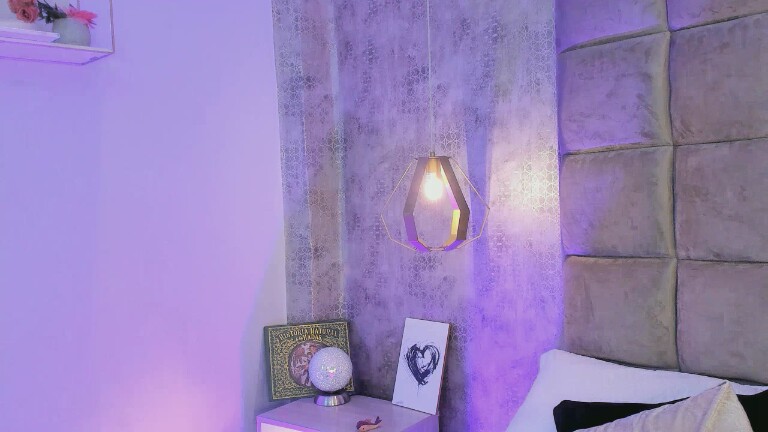 Ginebra_Belucci's Streamate show and profile