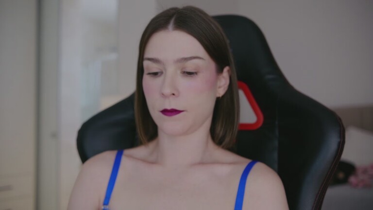 HelloAlice's Streamate show and profile