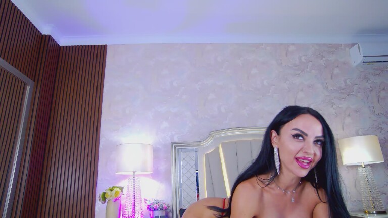 Issadorra's Streamate show and profile