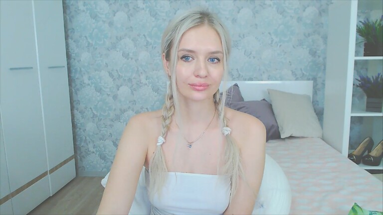 Lindy18's Streamate show and profile