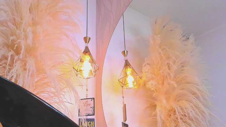 SaraDiesss's Streamate show and profile