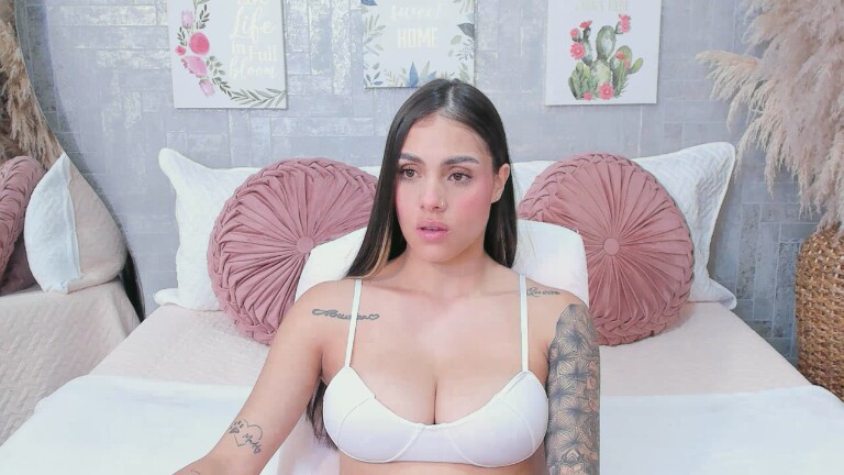 SaraBacker's Streamate show and profile